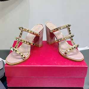 VALENTINO GARAVANI ROCKSTUD SANDAL - 발렌티노 가라바니 락스터드 샌들