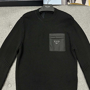 PRADA TRIANGLE LOGO POKET KNIT - 프라다 로고 포켓 니트